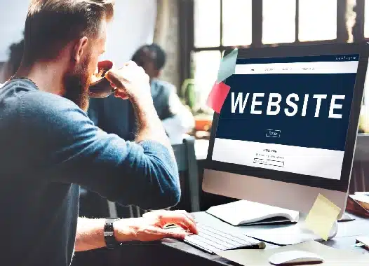 Weboldal szerkesztése asztali monitoron